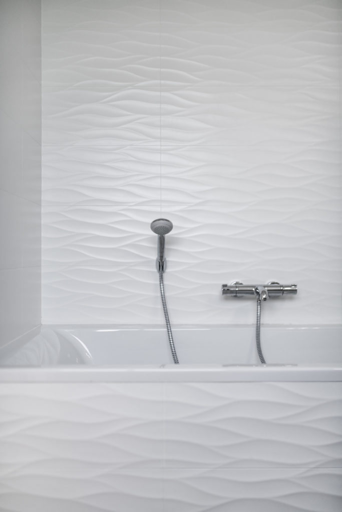 pose-carrelage-faience-salle-de-bains-pereira-carrelage-haute-savoie