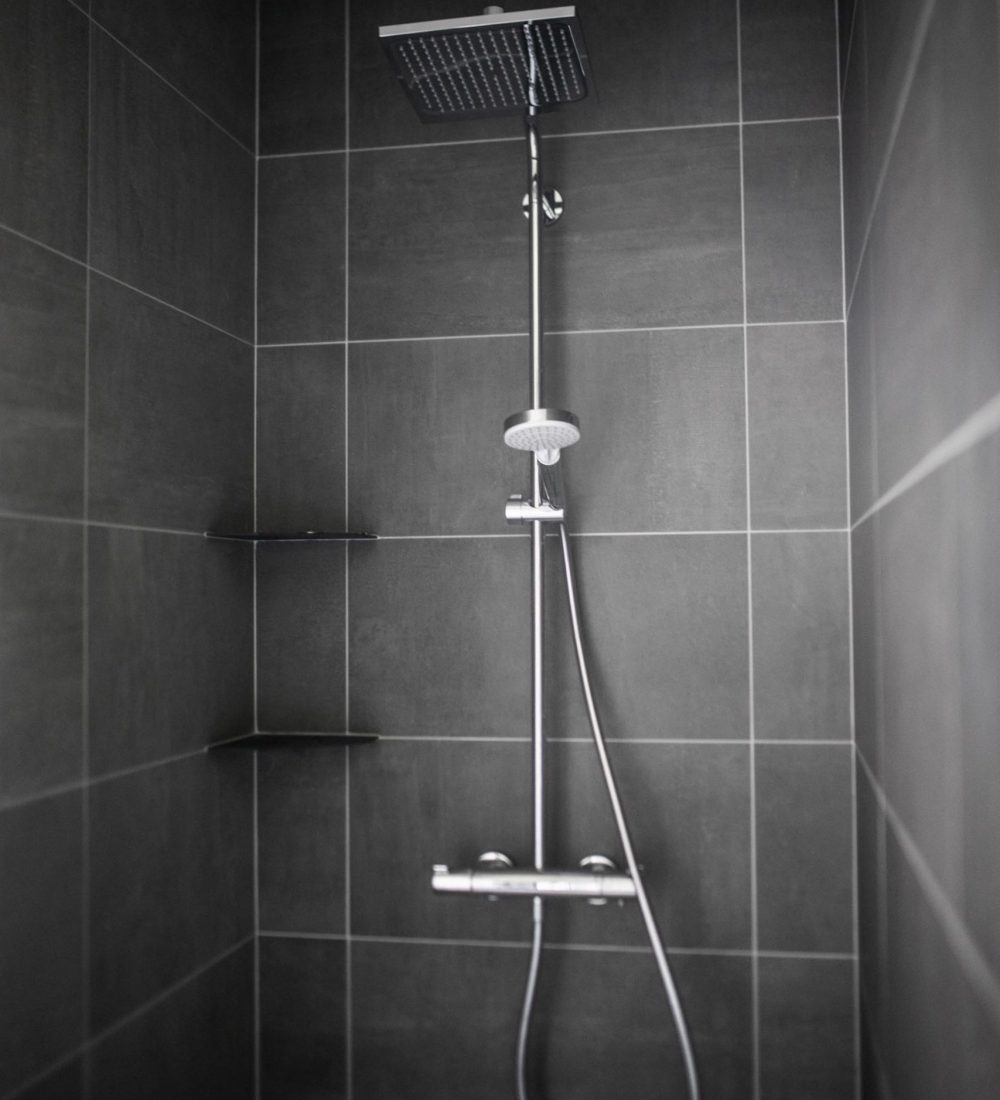 carrelage-faience-douche-salle-de-bain-bons-en-chablais